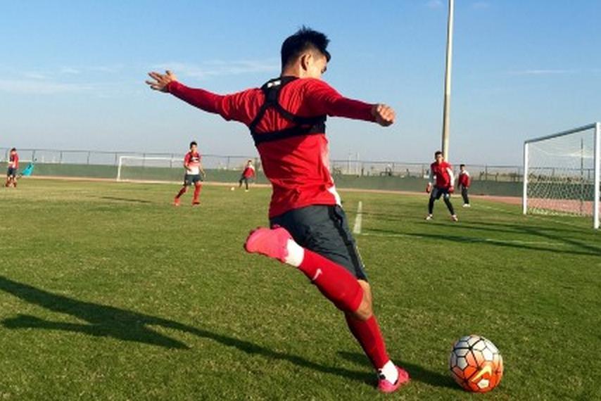 逆足边路传中教学,边路传中技术图示