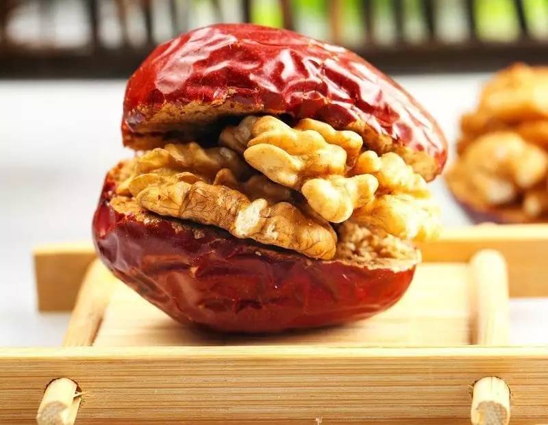 过年家里桌子上摆什么吃的,过年茶几摆什么客人没法吃