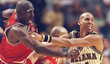 一言不合就大打出手盘点球场上的*力暴**冲突事件