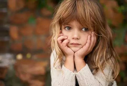 家长不容忽视的隐形危险,父母的忽视会造成孩子一生的悲剧