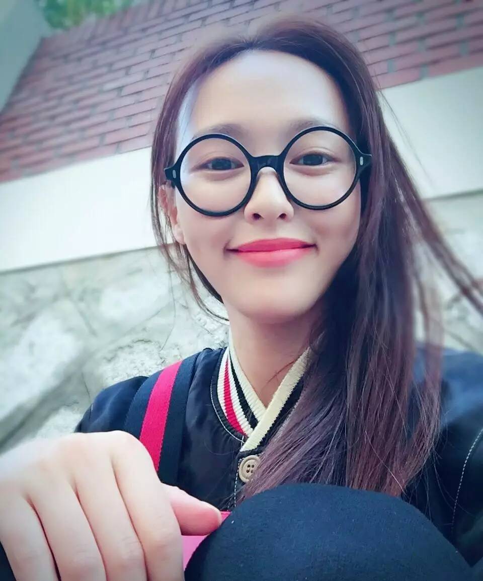 脑门大发际线高的留什么发型女,脑门太大适合什么发型女