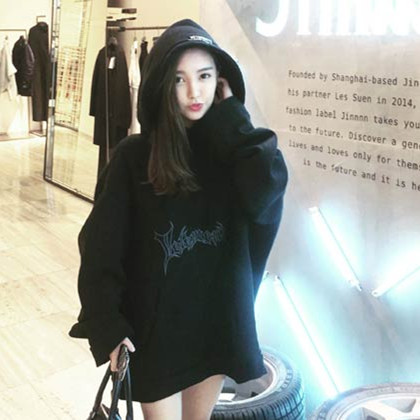 韩剧穿搭秋冬大衣卫衣,韩剧连帽拉链卫衣搭配裤子