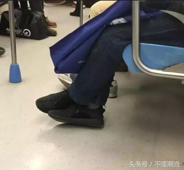 假的supreme一眼能看出来吗,真假supreme鞋子