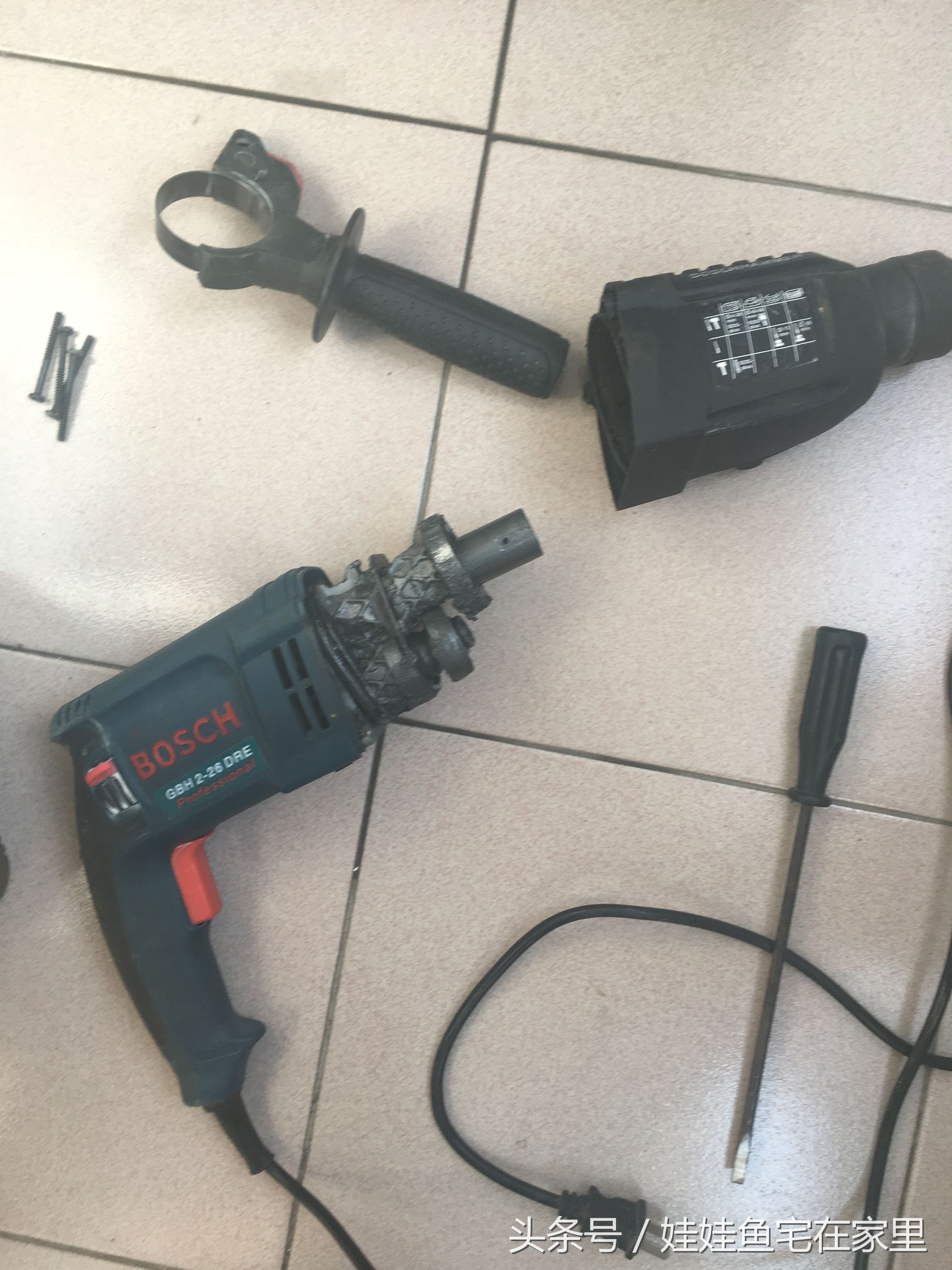 高仿博世轻型电锤全部拆解视频,正品博世电锤28d与高仿区别图片