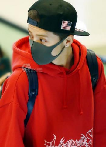 鹿晗饭拍高清壁纸,鹿晗粉色动态壁纸