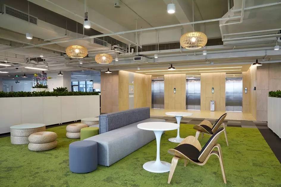 现代办公楼设计高级感,珠海现代简约办公楼会议室装修