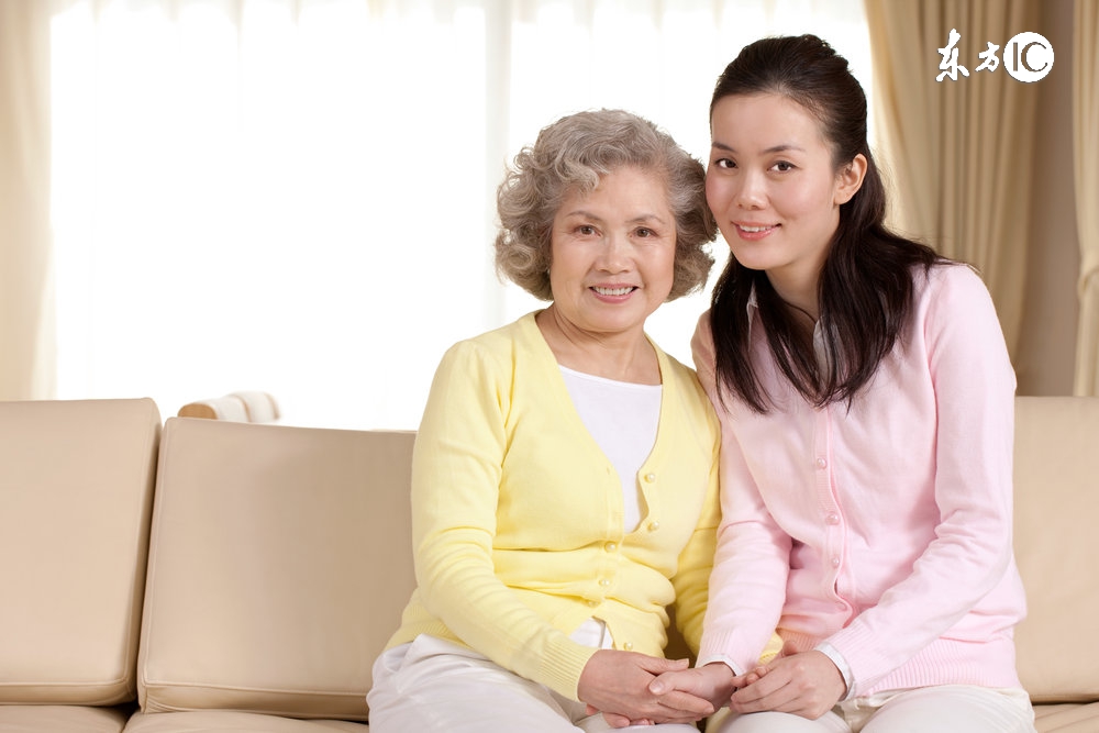 墓碑被篡改,墓主人另有其人,且是一个受人尊敬的英雄。