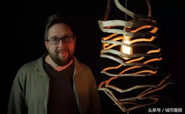 这个英国大叔从地里“种”出了一把椅子，价值2万多！