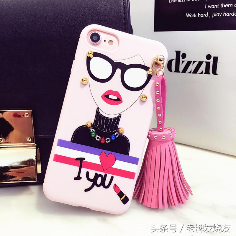 疯狂女果粉竟然每天换一款手机壳不重样