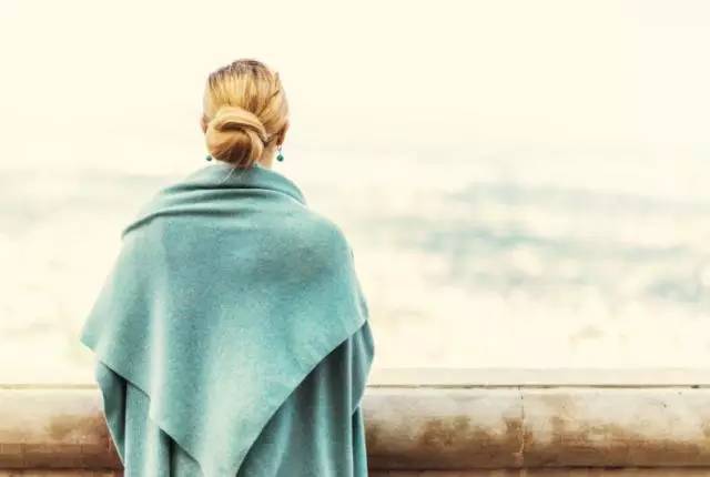 为什么有的人四十不到就绝经,为什么不到25岁就衰老了