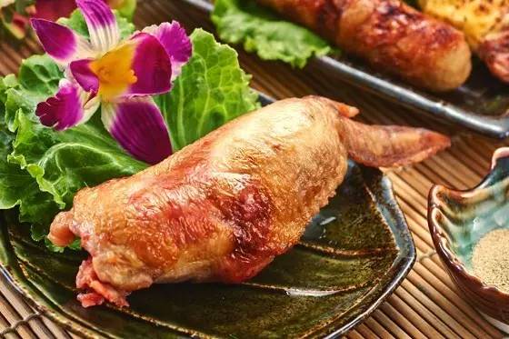 今天来分享一道鸡翅包饭的教程,如何制作正宗鸡翅包饭