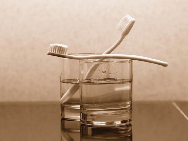 告别牙齿黄用这招让你笑容更自信,牙黄怎么办3招拥有大白牙