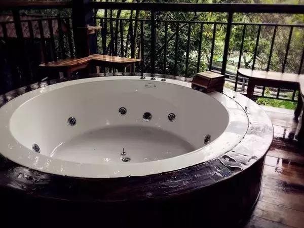 惊！艳！清远这片森林惊现空中吊屋！来过你再也不想回家