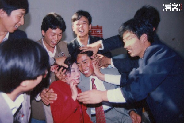 看客：中国式闹婚，失控的婚礼“游戏”