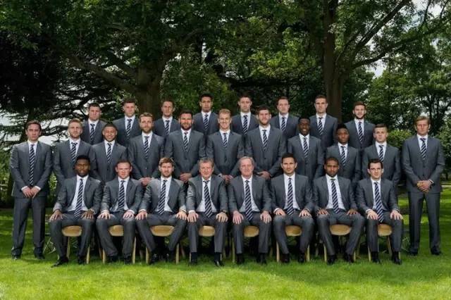 足球谁穿西装最帅,足球运动员穿西装最帅