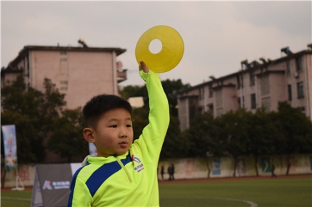 青少年足球训练营开训,2021全国足球冬令营