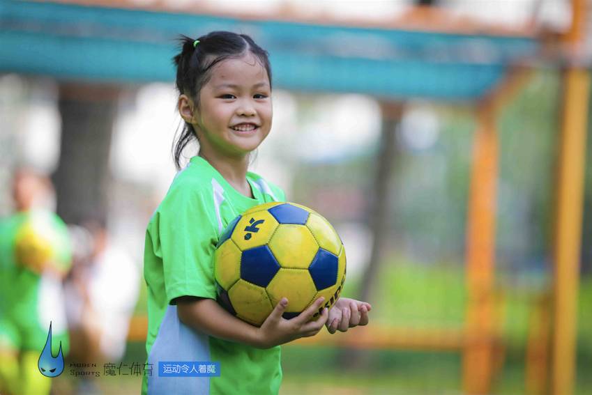 足球女孩反差转场,定格女生版