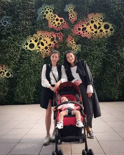 贾静雯小咘咘的照片 (贾静雯是不是给咘咘买的名牌衣服)