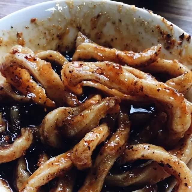 洞子口张老二凉粉招牌菜,洞子口张老二凉粉锅盔