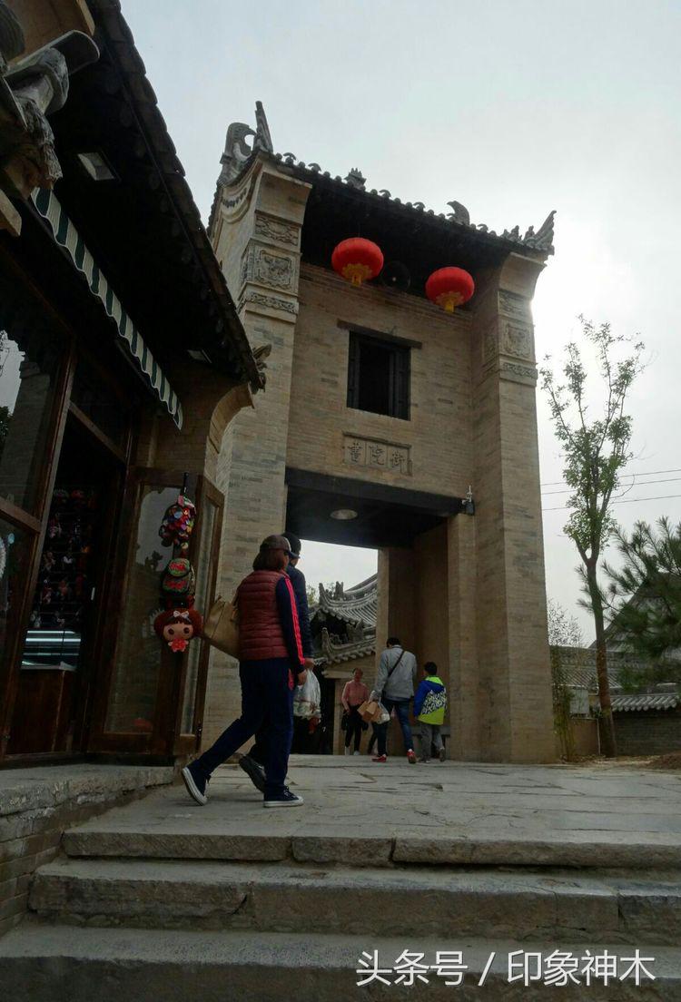 陕北俊俏女子勇闯袁家村大嘴吃四方