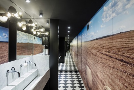 “家以外的家”繁花似锦–巴塞罗那花园餐厅