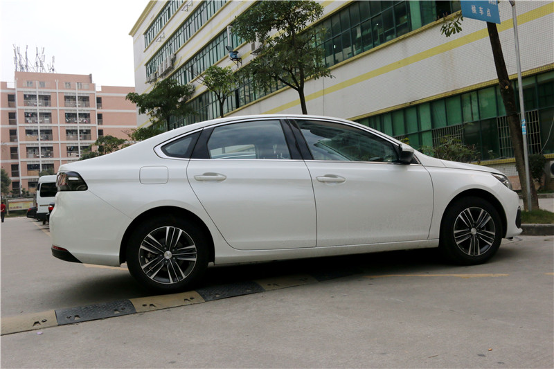 标致308改畅影10.2寸横屏机，2017就这么任性