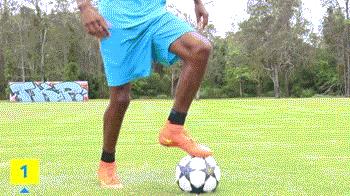 里瓦尔多踢球姿势为何幅度大,里瓦尔多三角过人