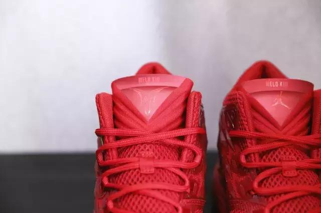 我们带着MeloM13来到即将重装开业的NIKE体验店