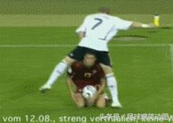 c罗是不是最搞笑的足球巨星,c罗足球场上搞笑瞬间