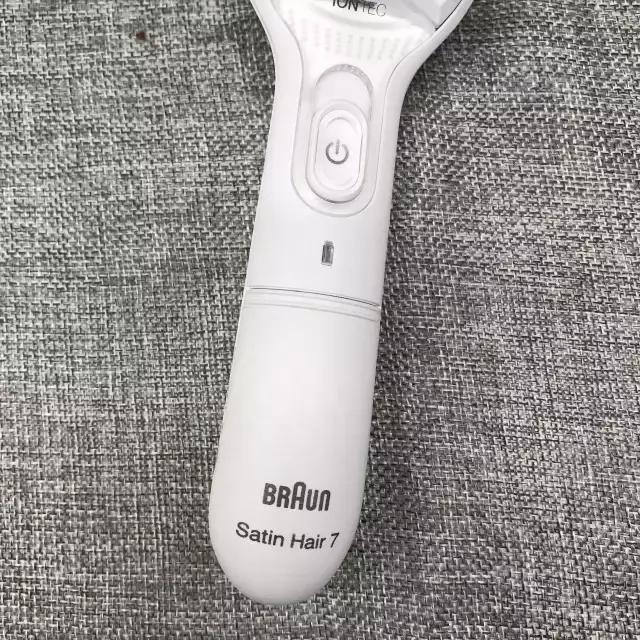 头发毛躁容易起静电用什么洗发水,头发疯狂掉跟换了洗发水有关系吗