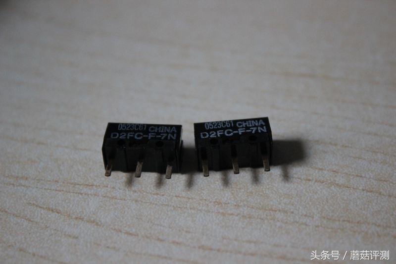 雷蛇帝王蟒微动鼠标更换,雷蛇蝰蛇鼠标更换微动视频