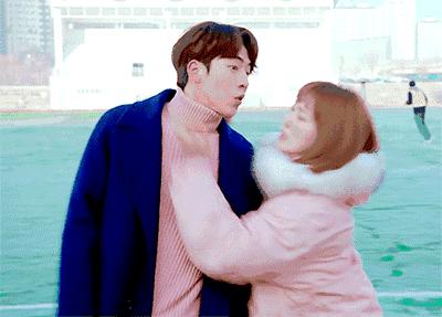 李圣经的羽绒服PK刘仁娜的皮草，新年保暖又吸睛！