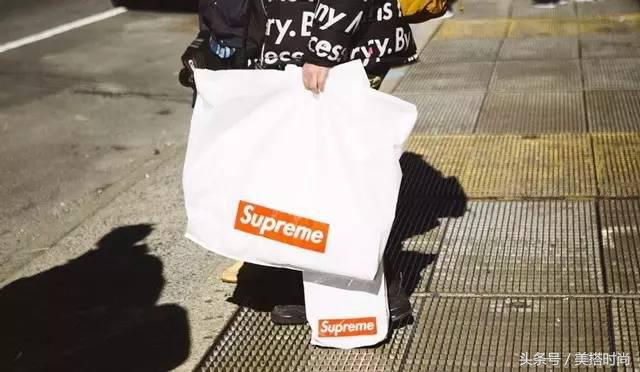 supreme每件衣服上都有镭射标嘛,supreme衣服值多少钱