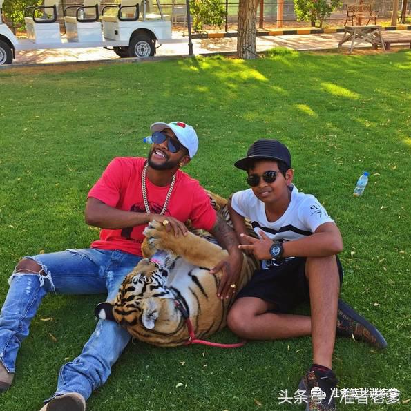 14岁迪拜男孩花200万买球鞋，叔叔阿姨你们穷爆了！