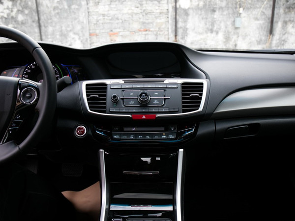 如何评价新一代雅阁的造型,老车欣赏翻新后的六代雅阁