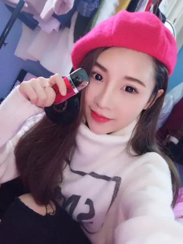 冬日小脸冻红的可爱高级妆容,适合秋冬的红唇妆