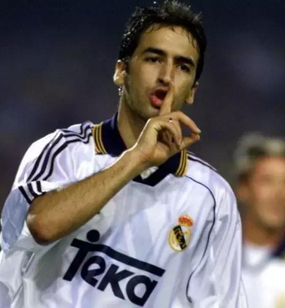 劳尔重回伯纳乌斗牛士,伯纳乌王子劳尔完整版