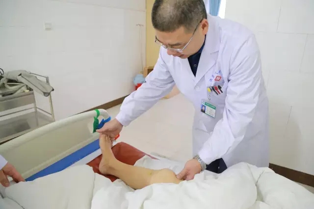 镜头见证生命重启之旅，纪录医者仁心，许昌外科医生的新年故事