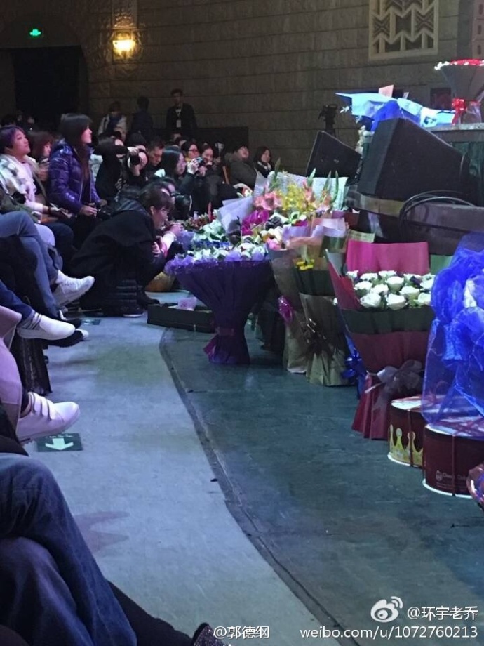 郭德纲晒封箱照打脸曹云金:这才是花花世界网友:一起吐槽吧