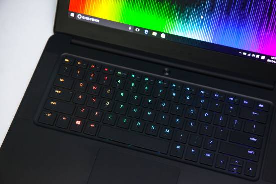 雷蛇灵刃razerbladepro,雷蛇买灵刃14还是灵刃15