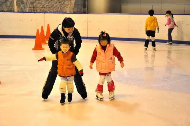 哈尔滨冬天免费玩雪的地方,哈尔滨冰雪旅游春节