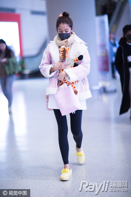 关晓彤马丁靴搭配,关晓彤美体裤老爹鞋穿搭