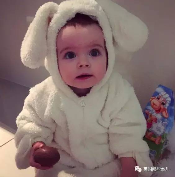 两岁能干嘛？人家的两岁……已经开始各种走秀代言了……