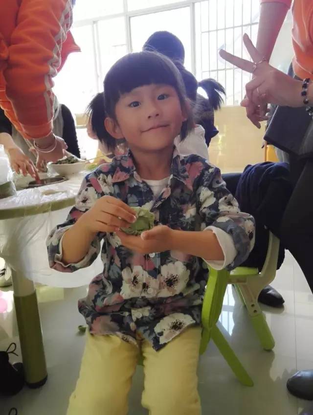 只是一顿饺子的事，芒市洛基山的孩子都能玩出新花样！