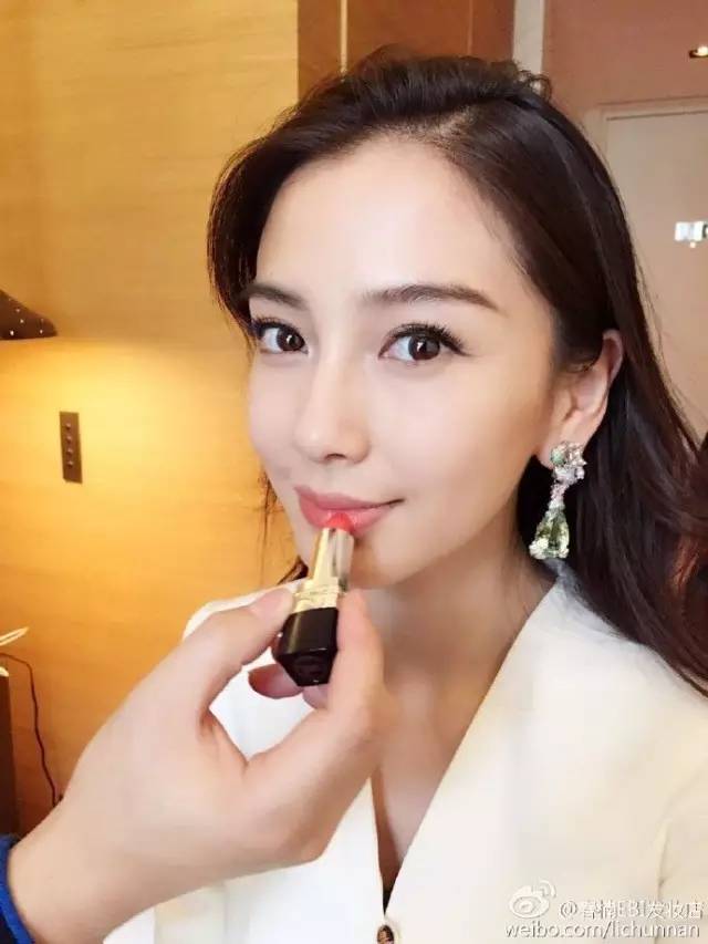 董卿口红蜜汁抢头条，这支网RED口红究竟是哪款？baby杨幂刘诗诗迪丽热巴……女明星同款唇色你也可以get！