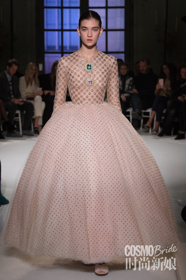 如果我是孔刘的鬼怪新娘，就穿上巴黎高定周这些美美的婚纱嫁给他！