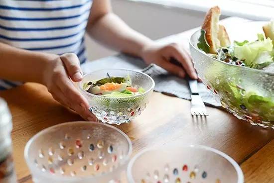 为什么别人拍的食物比你美？秘诀就在于这些高颜值餐具啊！