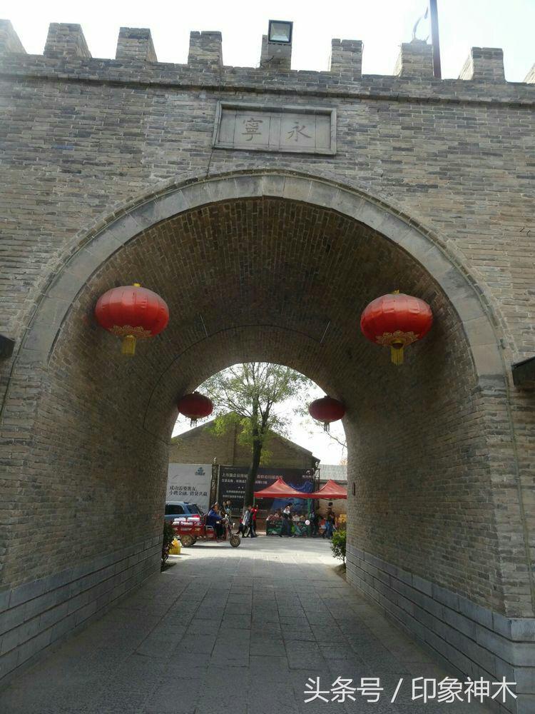 陕北俊俏女子勇闯袁家村大嘴吃四方