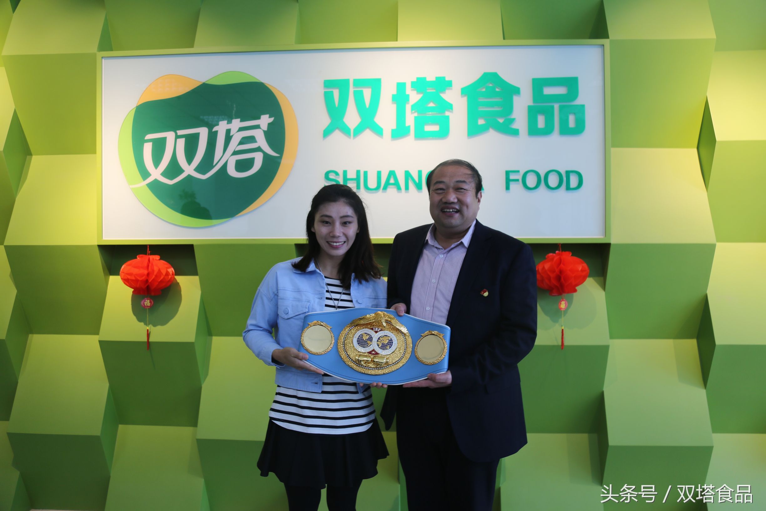 新晋女拳王驾临双塔龙口粉丝秒变拳王“粉丝”