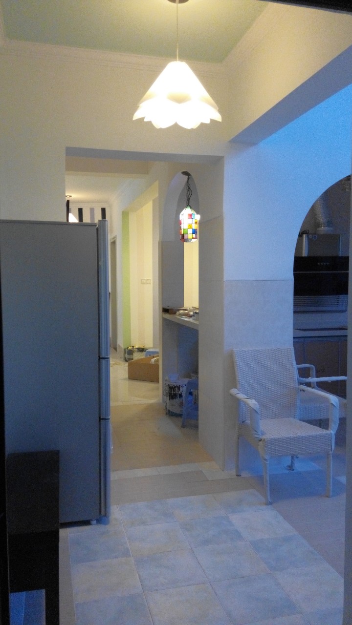 第一套房子花了很多心思，客厅很实在，朋友却说背景墙太花了